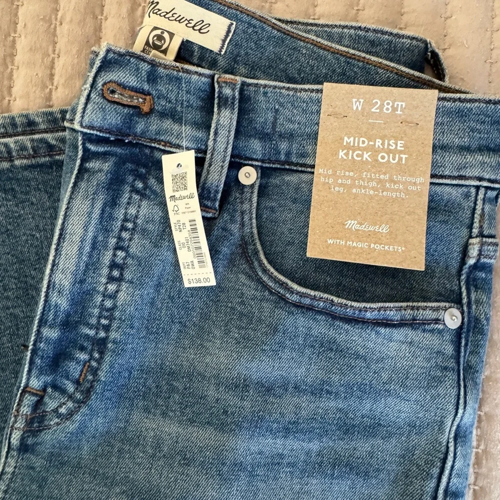 Madewell Mid Rise Kick Out Jean- New with Tags - Picture 2 of 6